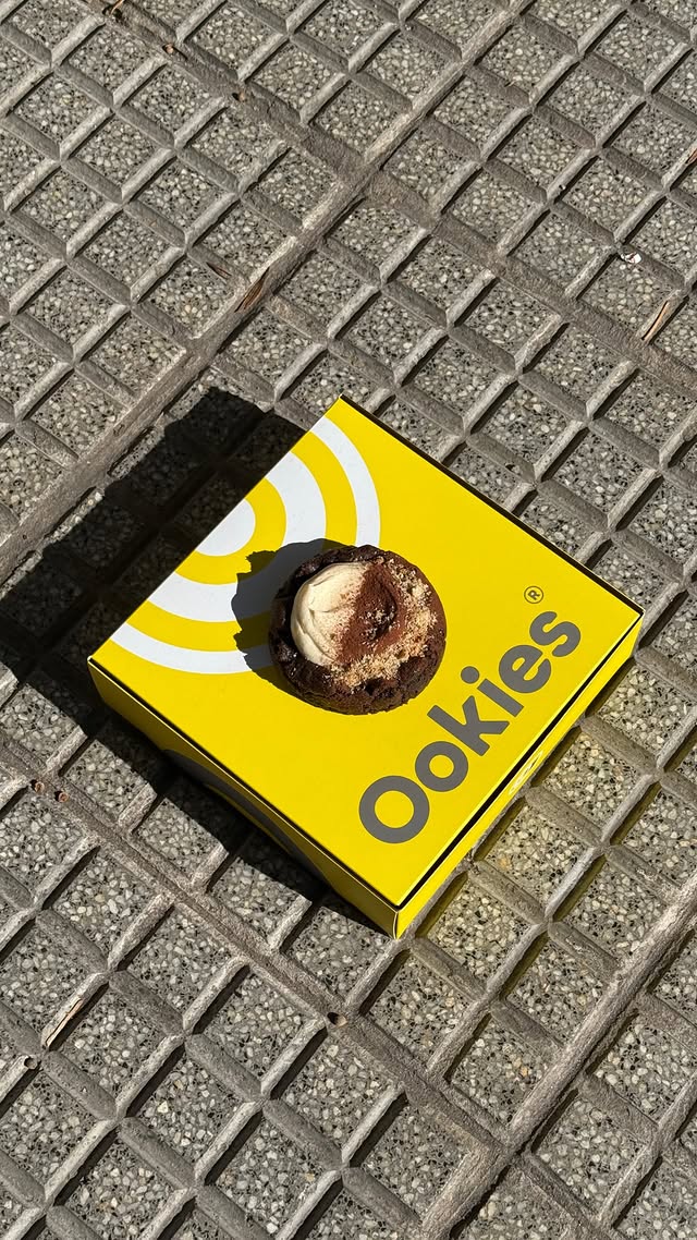 Caja amarilla de Ookies